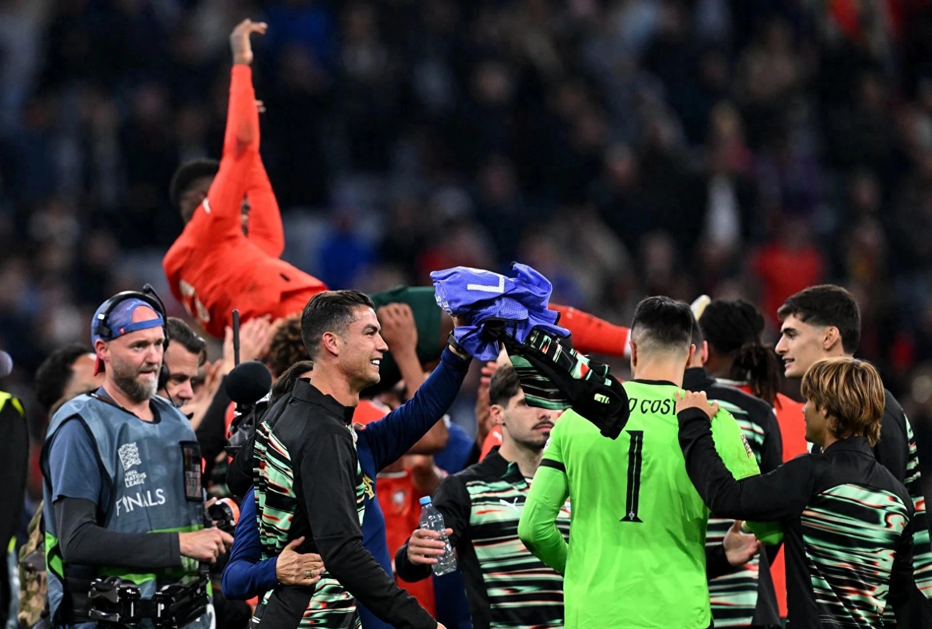 麻将胡了-欧国联赛季冠军悬念重重，球队争夺激烈